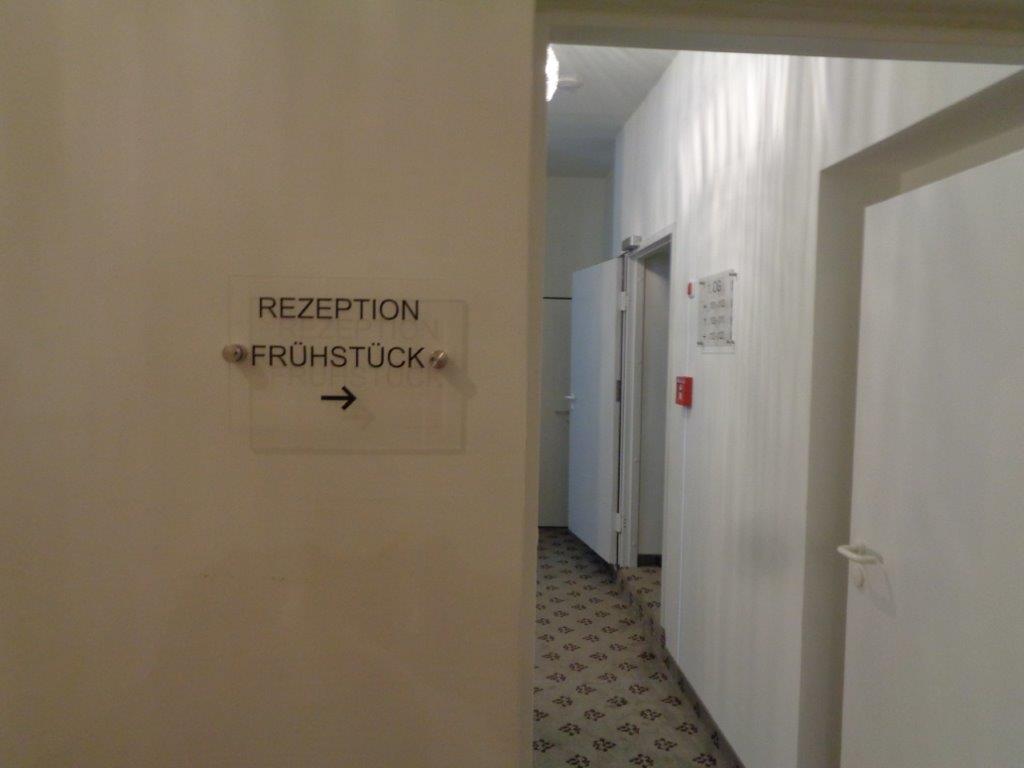 Hotel Rezeption Frühstück